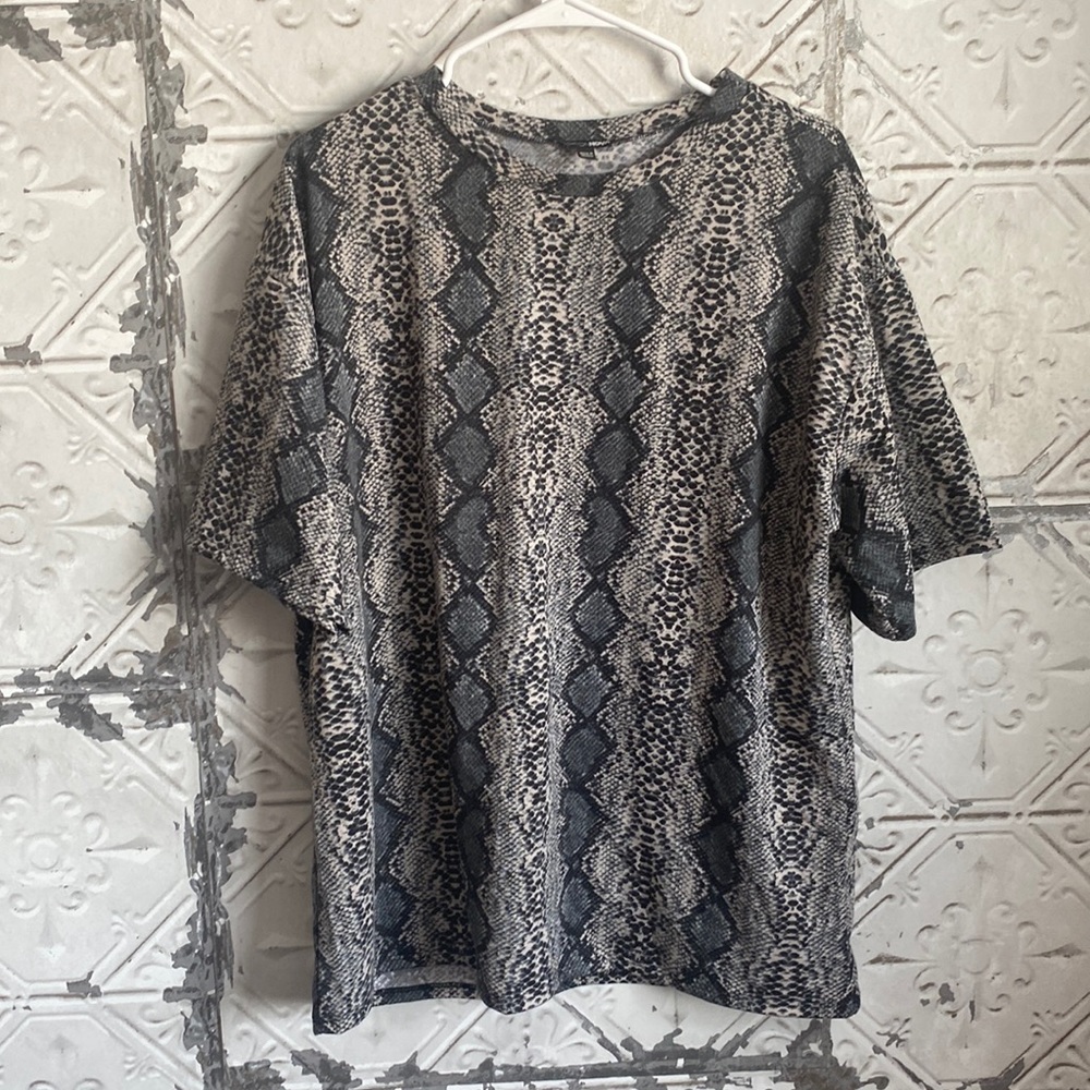 Fashion Nova Snakeskin tee